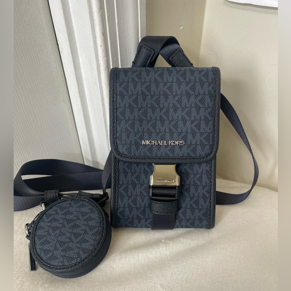 Michael Kors Slim Crossbody bag with a removable coin purse. NWOT - Picture 9 of 11